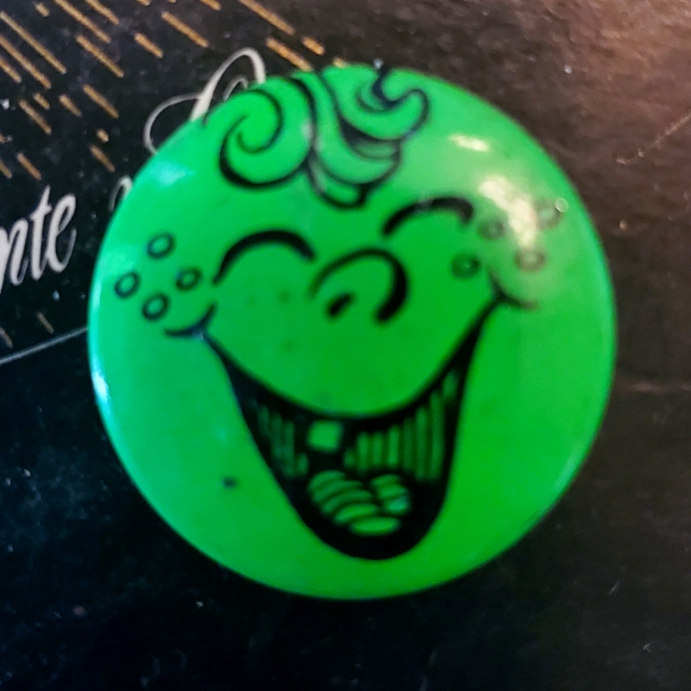 CREATIVE HOUSE Vintage Emoji Pinback Button